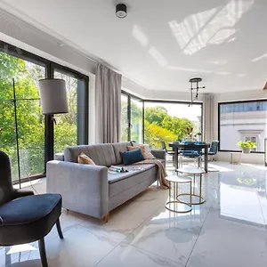 Modern View Of Planty Park Lägenhet